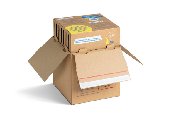 Der Abbau der Smartphone-Box in der Umverpackung.